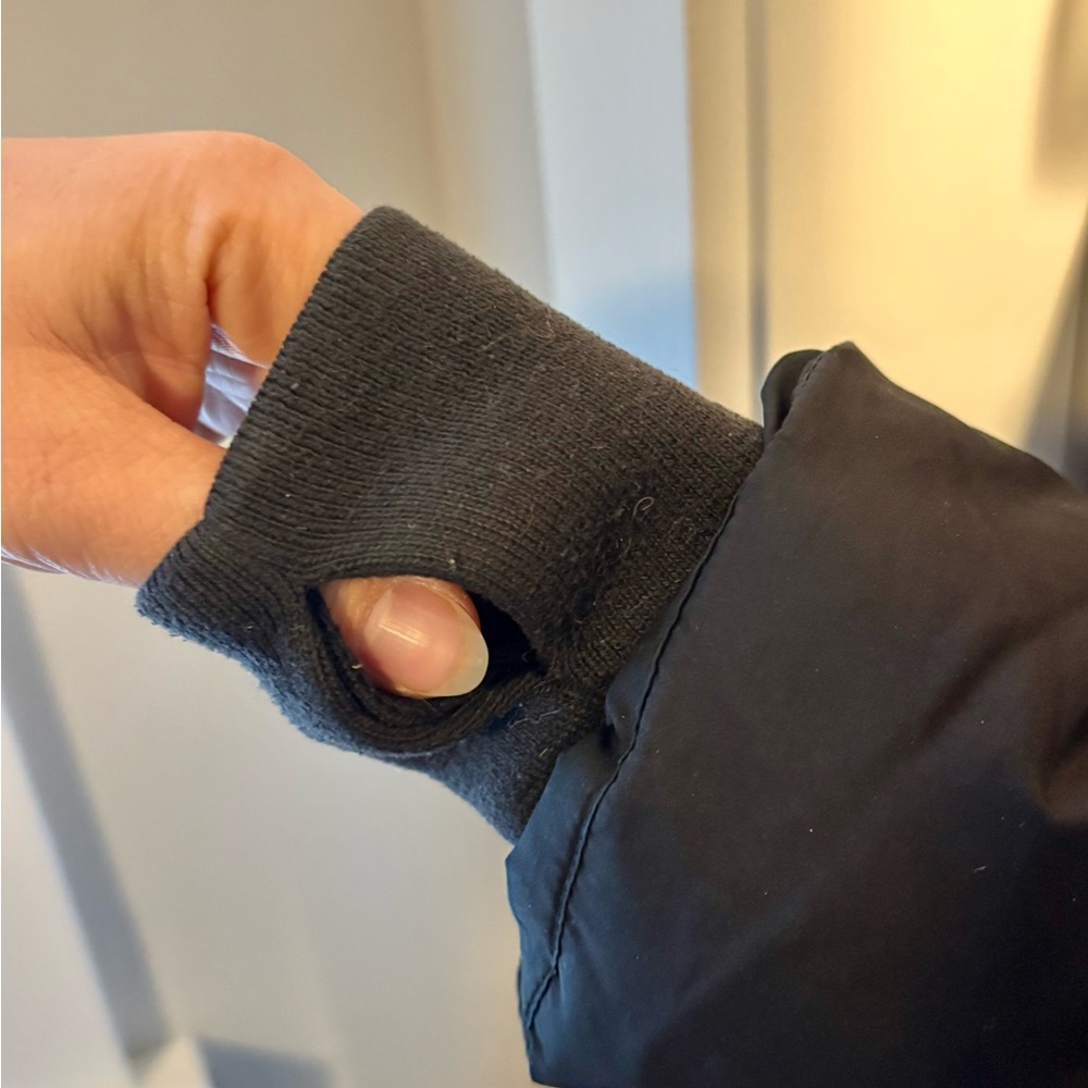 Women's Black Puffer Jacket - Picture 4 of 4